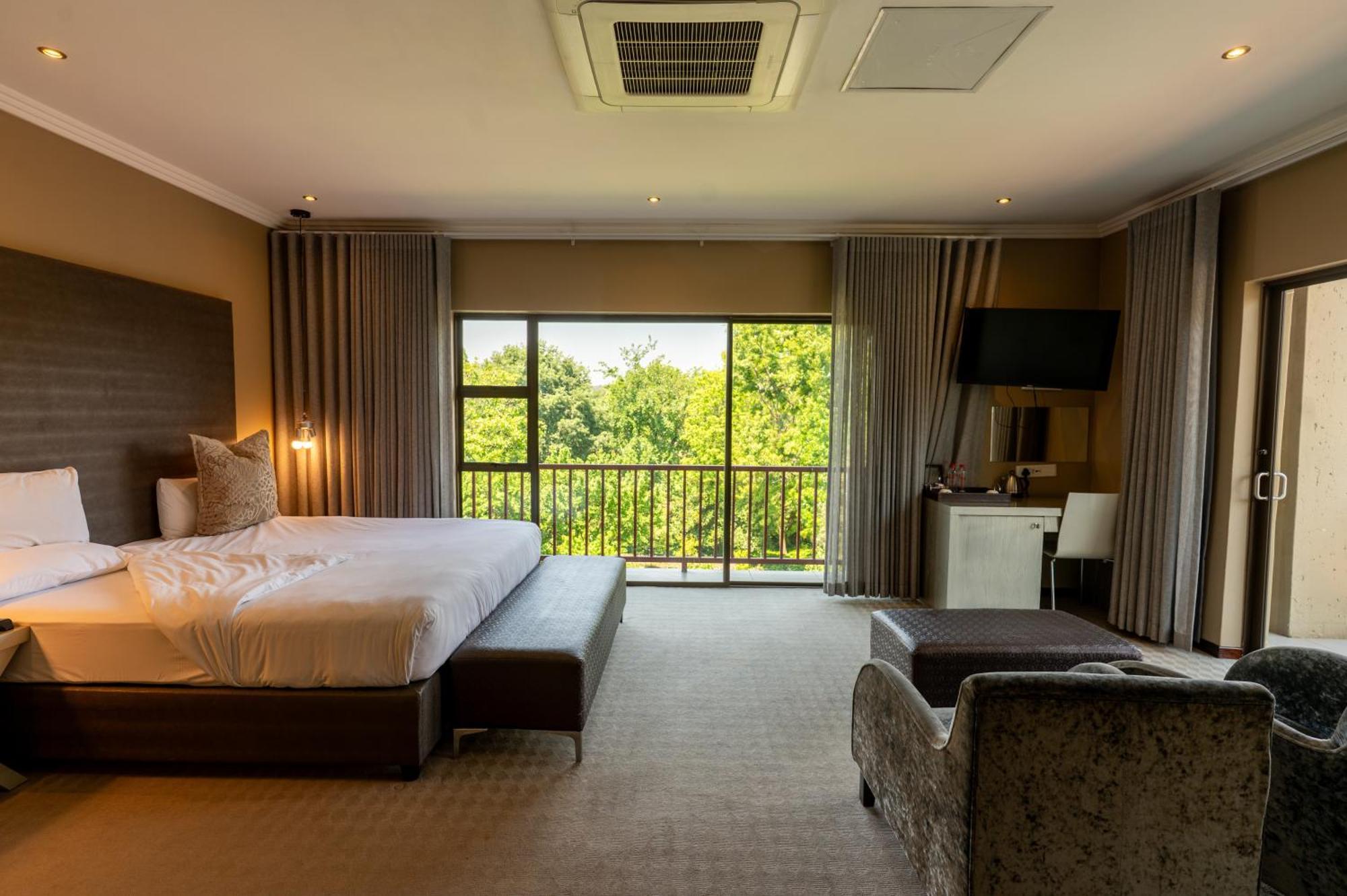 Deluxe Queen Room